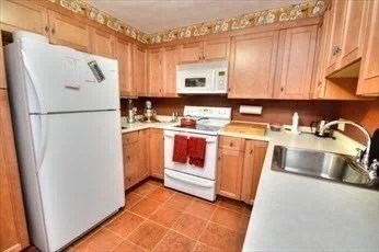 2 bed, 2 bath apartment for rent at 295 Lynn Shore Dr Unit 307, Lynn — photo 5 of 25