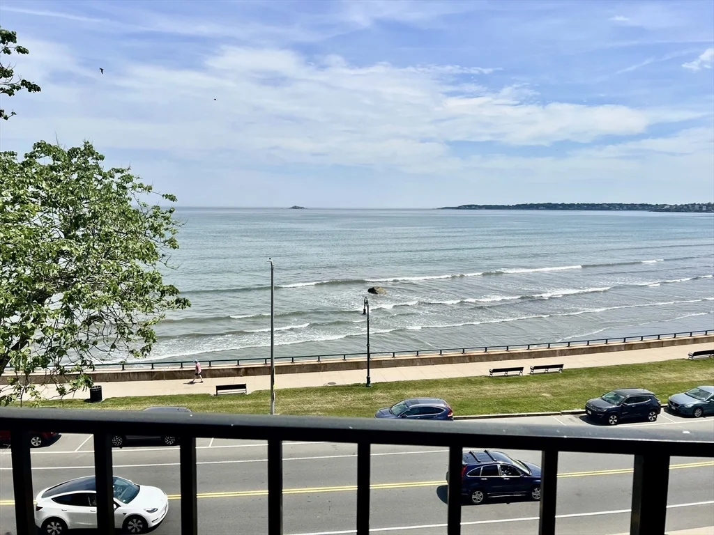 2 bed, 2 bath apartment for rent at 295 Lynn Shore Dr Unit 402, Lynn — photo 4 of 20