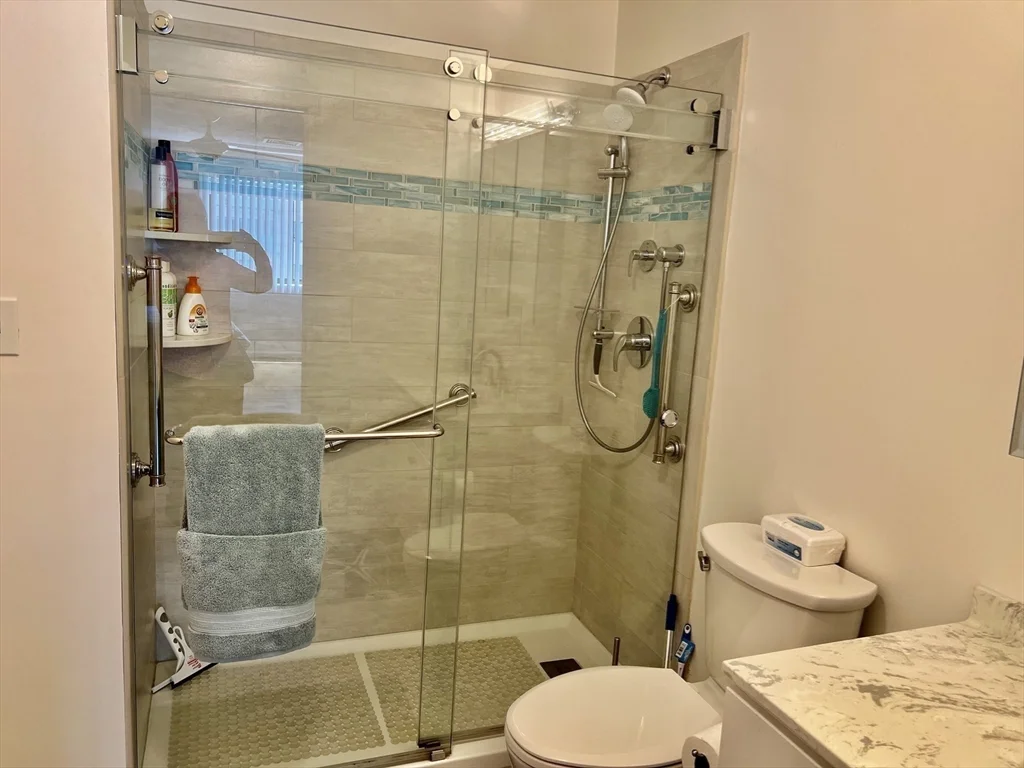 2 bed, 2 bath apartment for rent at 295 Lynn Shore Dr Unit 402, Lynn — photo 13 of 20
