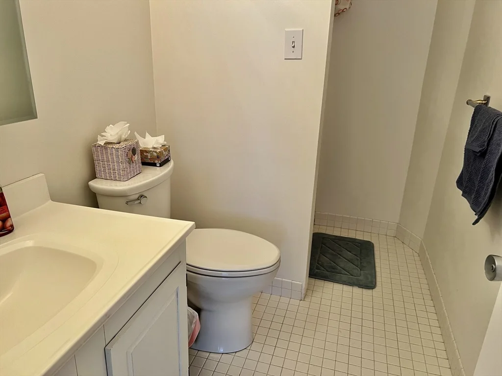 2 bed, 2 bath apartment for rent at 295 Lynn Shore Dr Unit 402, Lynn — photo 12 of 20
