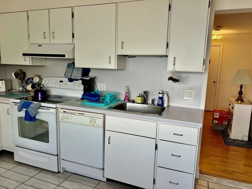 2 bed, 2 bath apartment for rent at 295 Lynn Shore Dr Unit 402, Lynn — photo 10 of 20