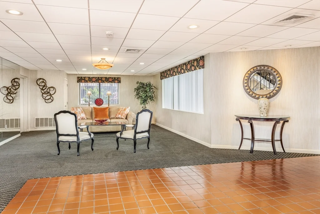 2 bed, 2 bath apartment for rent at 295 Lynn Shore Dr Unit 402, Lynn — photo 3 of 20