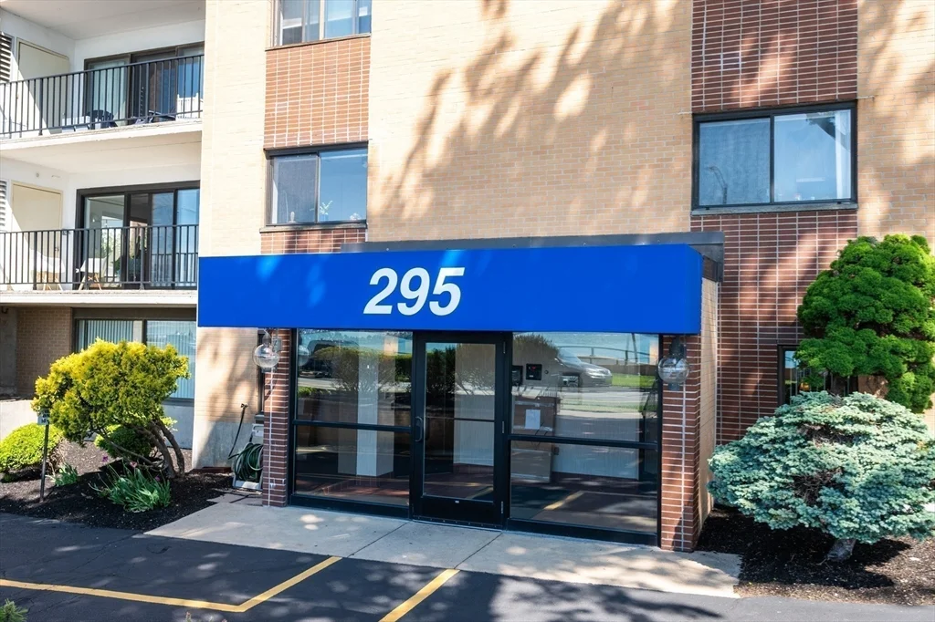 2 bed, 1 bath apartment for rent at 295 Lynn Shore Dr Unit 705, Diamond District — photo 16 of 21