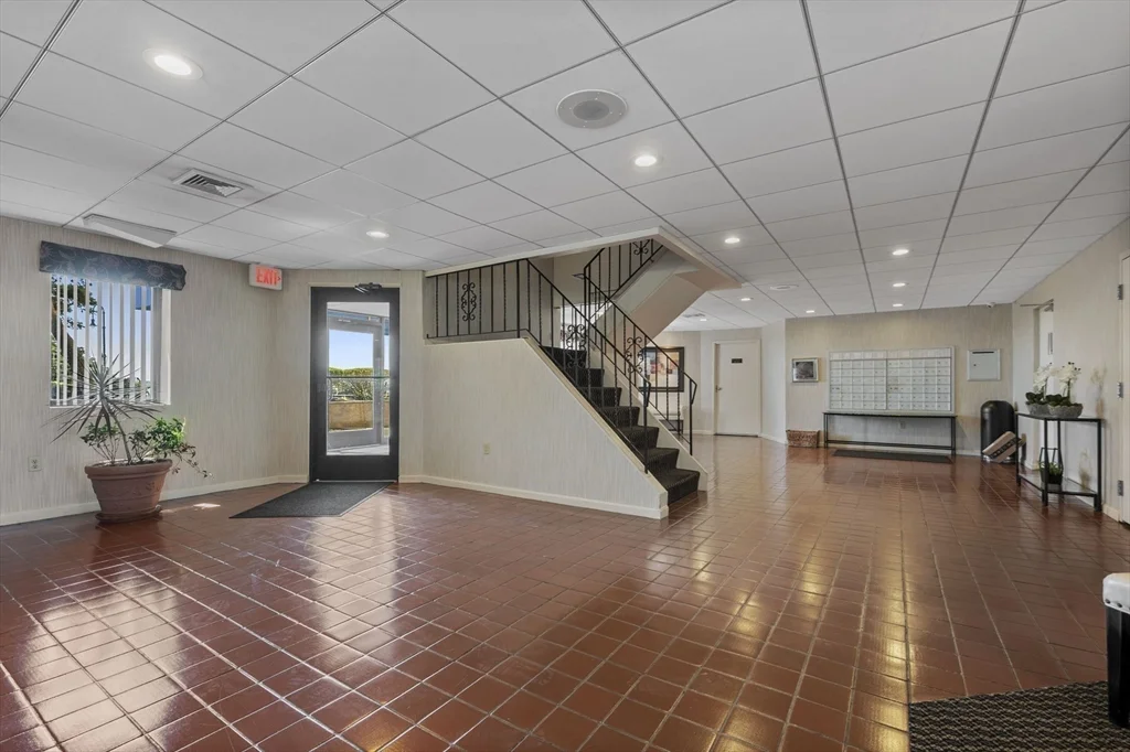 2 bed, 1 bath apartment for rent at 295 Lynn Shore Dr Unit 705, Diamond District — photo 14 of 21