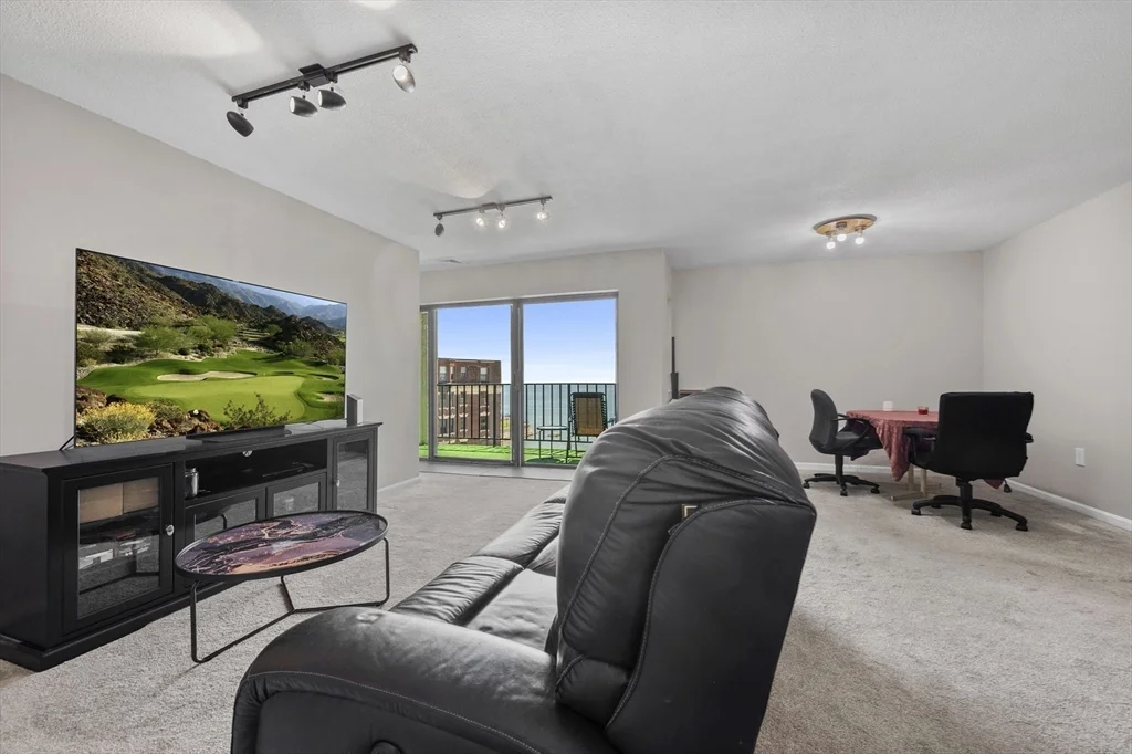 2 bed, 1 bath apartment for rent at 295 Lynn Shore Dr Unit 705, Diamond District — photo 5 of 21