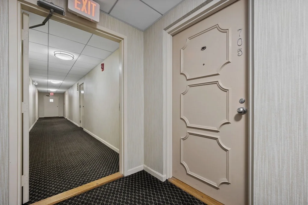 2 bed, 1 bath apartment for rent at 295 Lynn Shore Dr Unit 705, Diamond District — photo 3 of 21