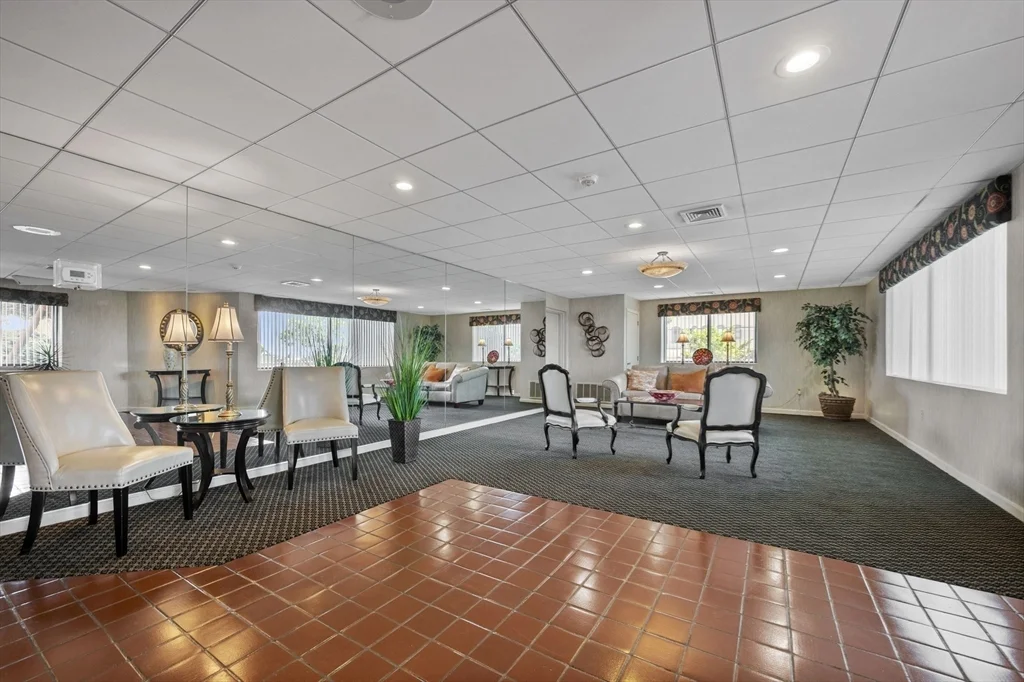 2 bed, 1 bath apartment for rent at 295 Lynn Shore Dr Unit 705, Diamond District — photo 13 of 21
