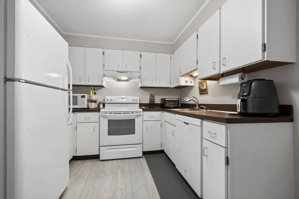 2 bed, 1 bath apartment for rent at 295 Lynn Shore Dr Unit 705, Diamond District — photo 10 of 21