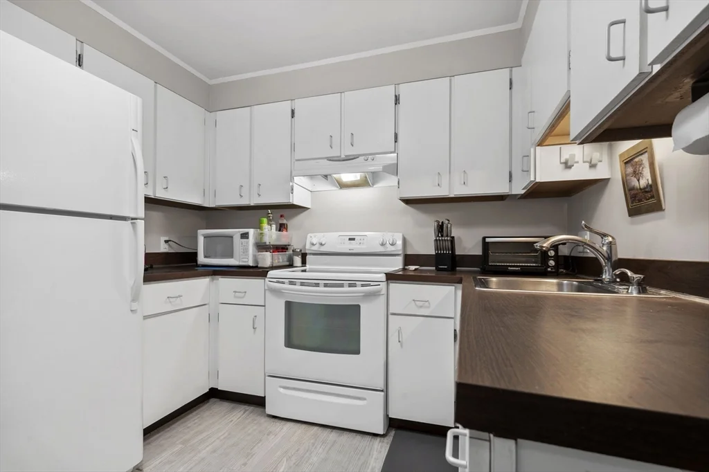 2 bed, 1 bath apartment for rent at 295 Lynn Shore Dr Unit 705, Diamond District — photo 9 of 21