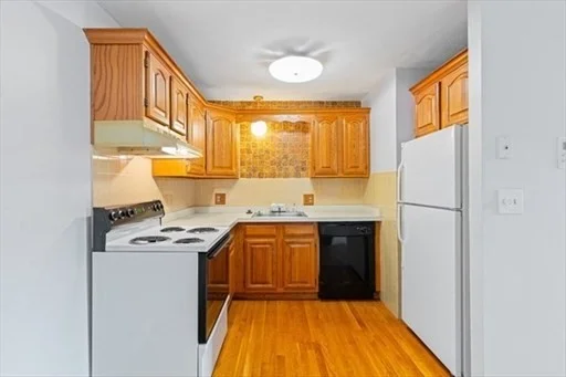 1 bed, 1 bath apartment for rent at 295 Main St Unit 24, Reading — photo 3 of 14