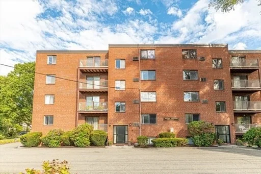 1 bed, 1 bath apartment for rent at 295 Main St Unit 24, Reading — photo 1 of 14