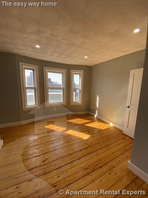 4 bed, 1 bath apartment for rent at 295 Windsor St Unit 7, Kendall Square — photo 6 of 10