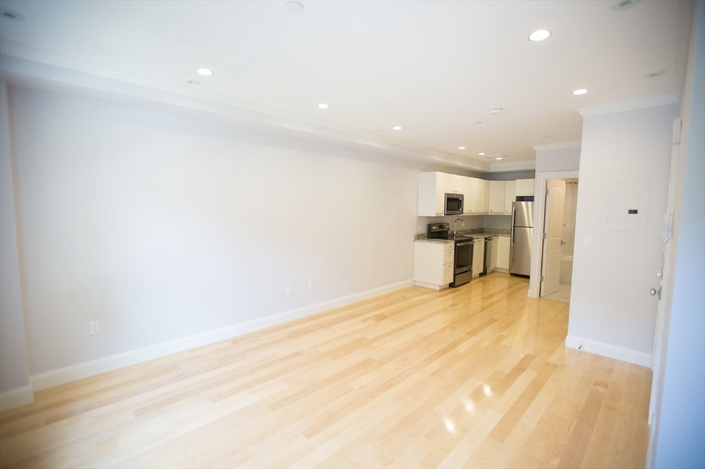 Studio bed, 1 bath apartment for rent at 296 Beacon St Unit 3, Back Bay
