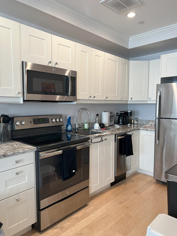 Studio bed, 1 bath apartment for rent at 296 Beacon St Unit 3, Back Bay — photo 5 of 18