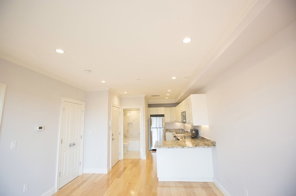 Studio bed, 1 bath apartment for rent at 296 Beacon St Unit 3, Back Bay — photo 2 of 18