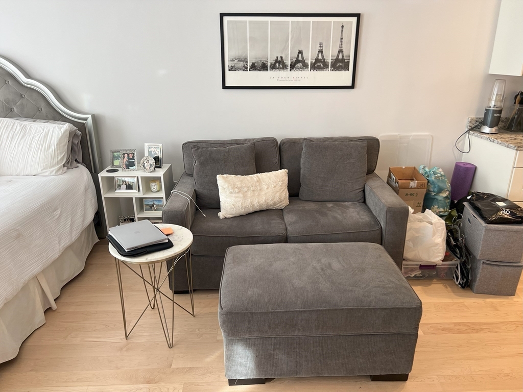 Studio bed, 1 bath apartment for rent at 296 Beacon St Unit 3, Back Bay — photo 15 of 18