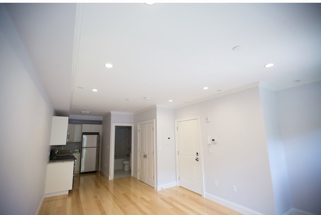 Studio bed, 1 bath apartment for rent at 296 Beacon St Unit 3, Back Bay — photo 4 of 18