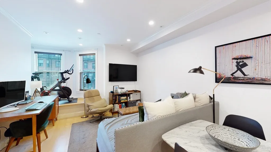 1 bed, 1 bath apartment for rent at 296 Beacon St Unit 5, Back Bay — photo 2 of 13