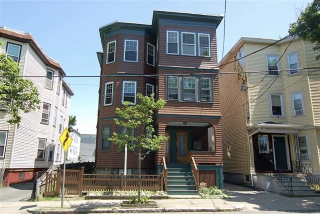 3 bed, 1 bath apartment for rent at 296 Columbia St Unit 3, Wellington-Harrington