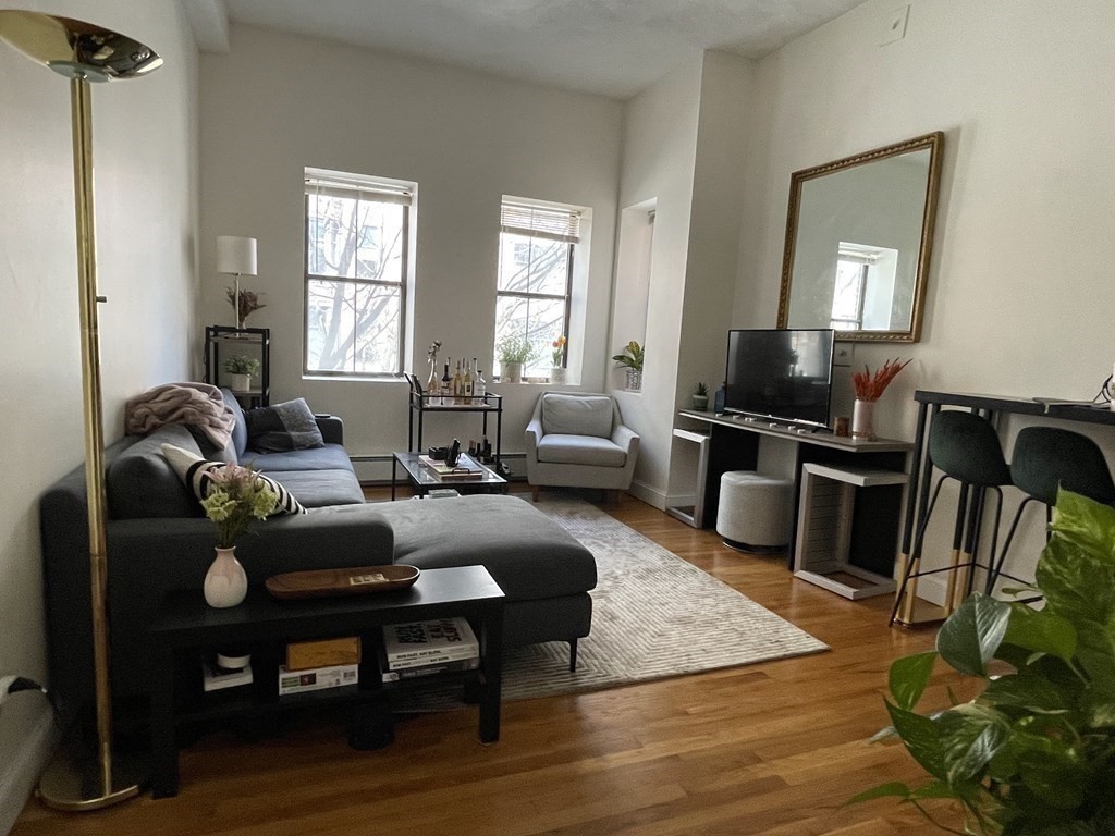 3 bed, 1 bath apartment for rent at 296 Columbus Ave , Unit 3, Boston — photo 2 of 9