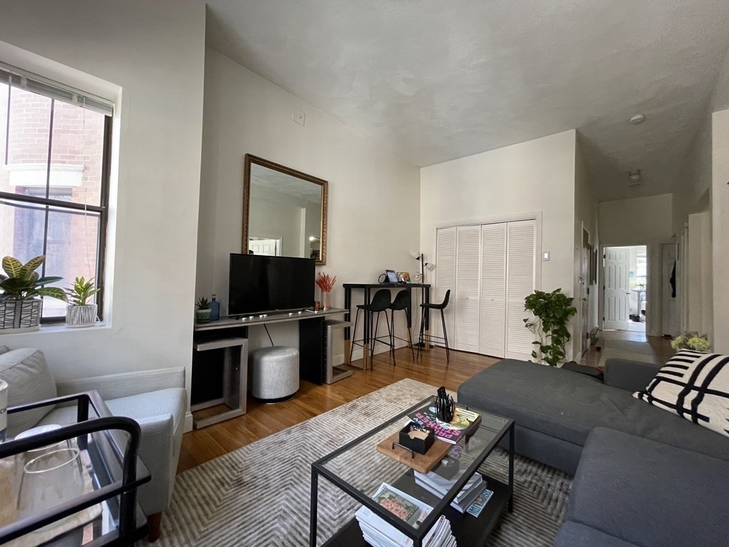 3 bed, 1 bath apartment for rent at 296 Columbus Ave , Unit 3, Boston