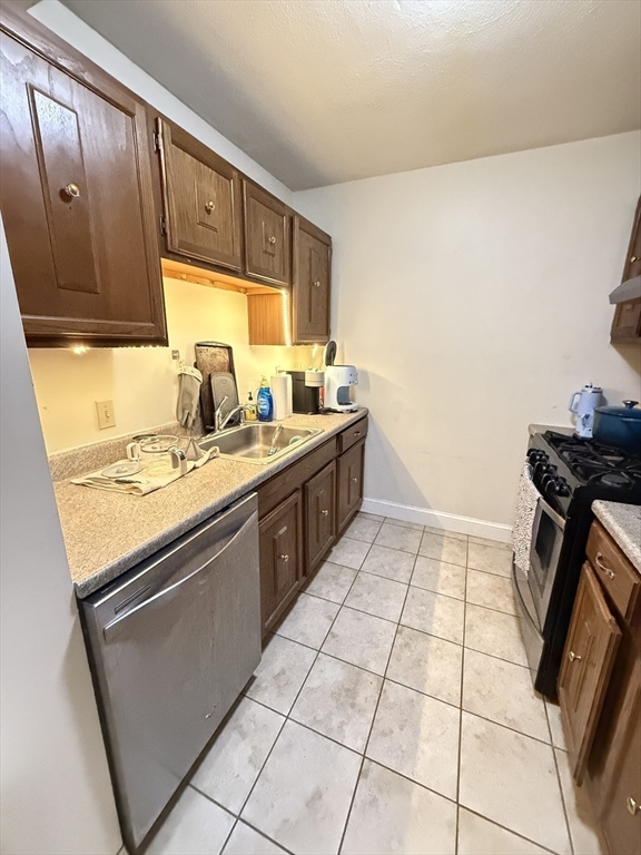 3 bed, 1 bath apartment for rent at 296 Columbus Ave , Unit 3, Boston — photo 4 of 9