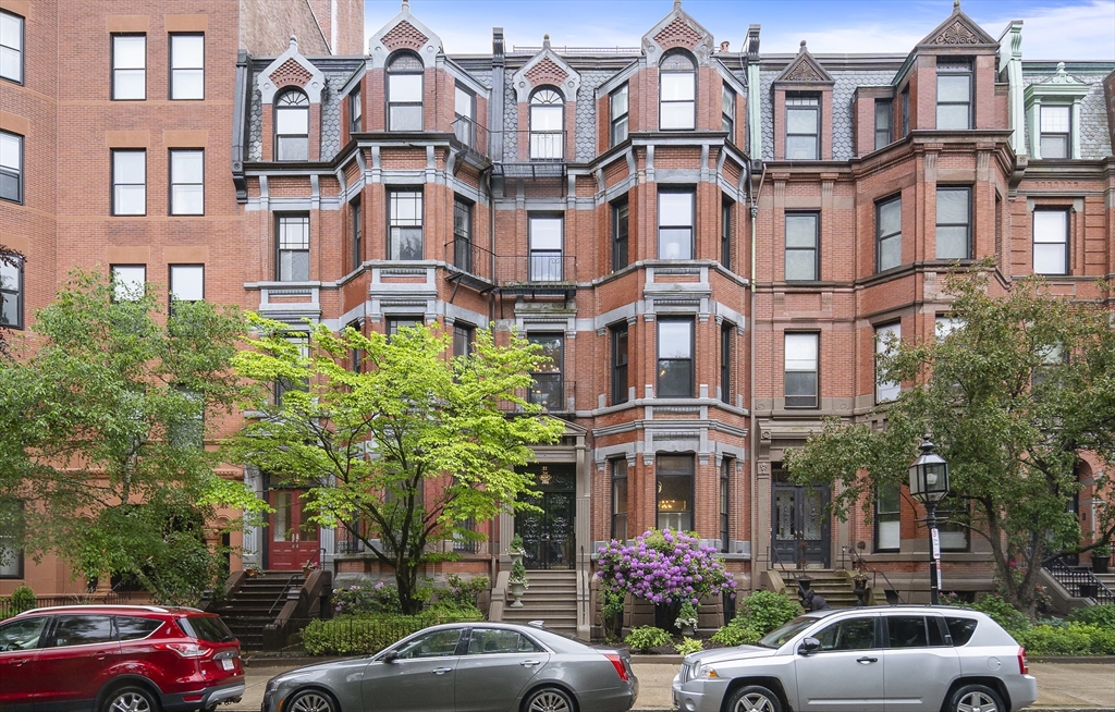 2 bed, 1 bath apartment for rent at 296 Commonwealth Ave Unit 1, Back Bay
