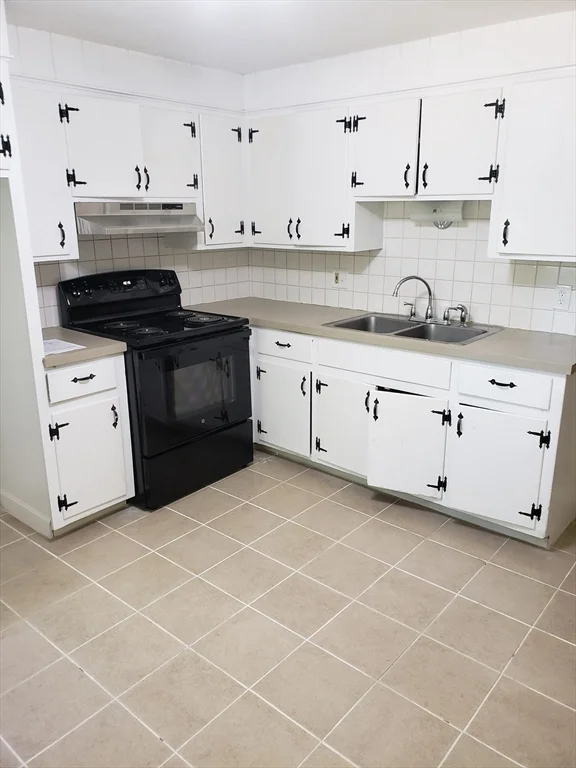 2 bed, 1 bath apartment for rent at 296 Emerson Ave Unit 4, Hampstead — photo 16 of 18