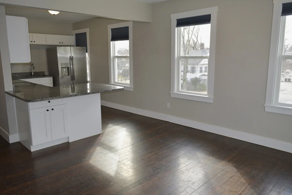 4 bed, 1 bath apartment for rent at 296 Main St Unit 3A, Oxford