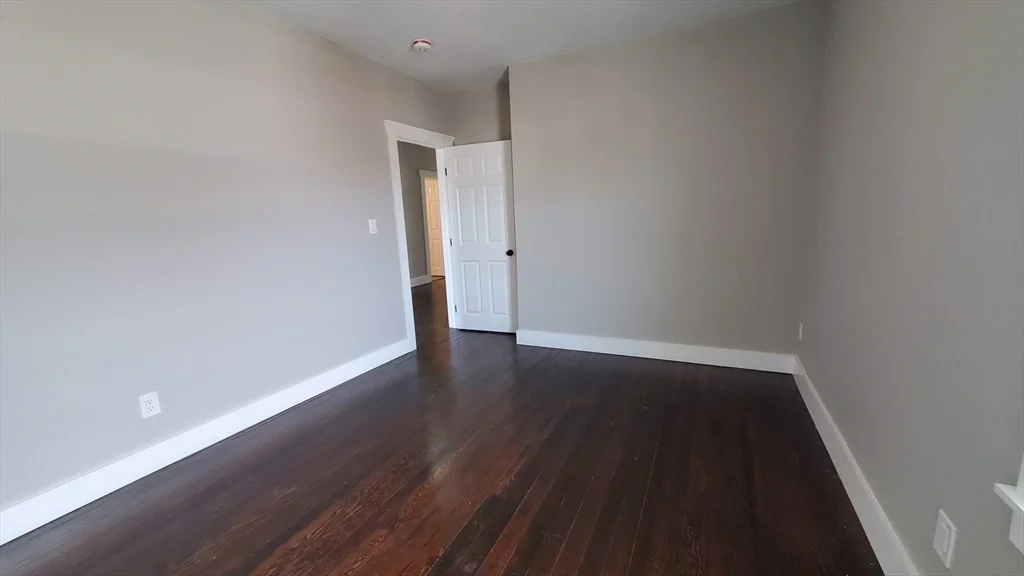 4 bed, 1 bath apartment for rent at 296 Main St Unit 3A, Oxford — photo 15 of 42