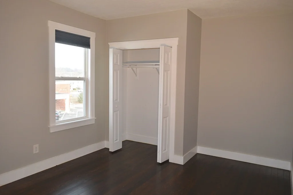 4 bed, 1 bath apartment for rent at 296 Main St Unit 3A, Oxford — photo 16 of 42