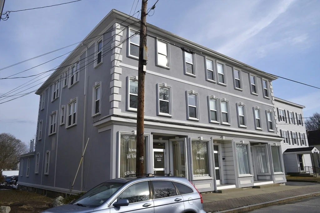 4 bed, 1 bath apartment for rent at 296 Main St Unit 3A, Oxford — photo 2 of 42