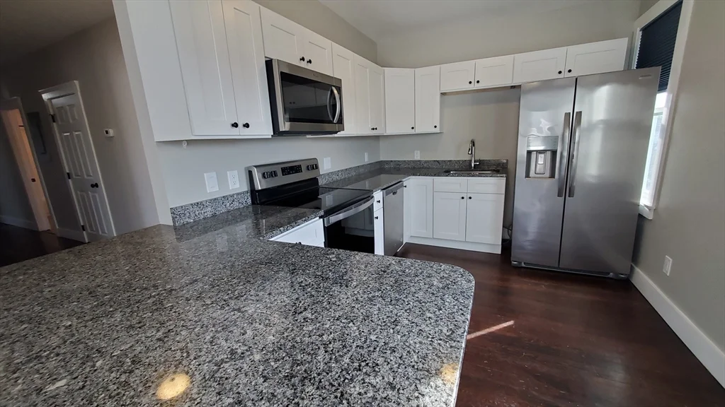 4 bed, 1 bath apartment for rent at 296 Main St Unit 3A, Oxford — photo 9 of 42