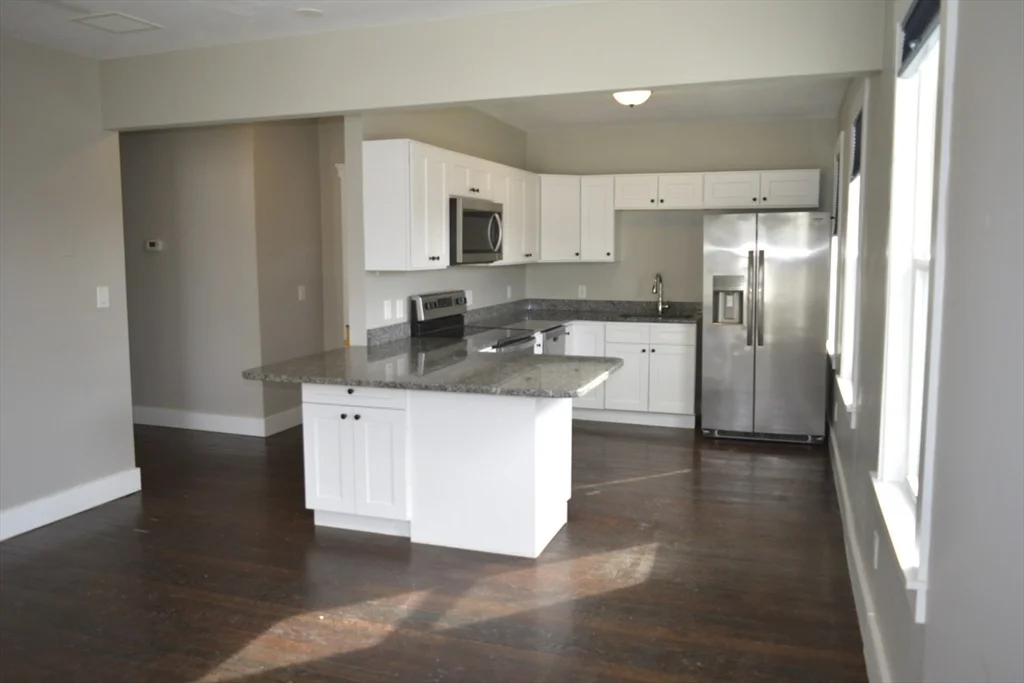 4 bed, 1 bath apartment for rent at 296 Main St Unit 3A, Oxford — photo 7 of 42