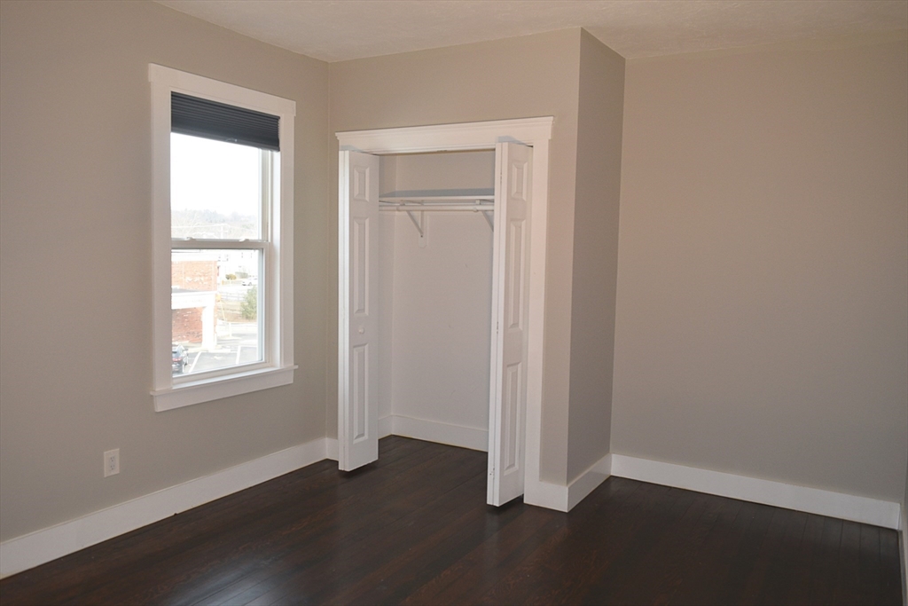 4 bed, 1 bath apartment for rent at 296 Main St Unit 3B, Oxford — photo 16 of 42