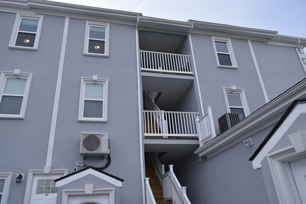 4 bed, 1 bath apartment for rent at 296 Main St Unit 3B, Oxford — photo 30 of 42