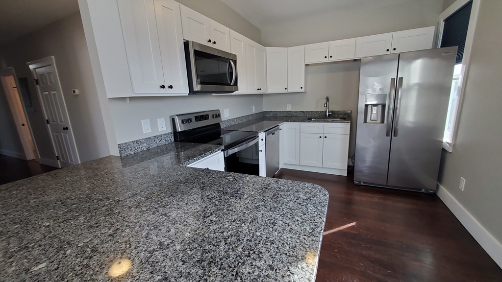 4 bed, 1 bath apartment for rent at 296 Main St Unit 3B, Oxford