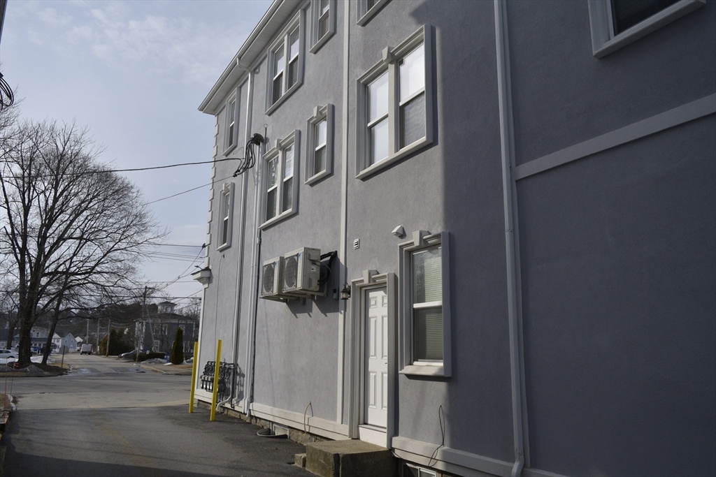 4 bed, 1 bath apartment for rent at 296 Main St Unit 3B, Oxford — photo 39 of 42