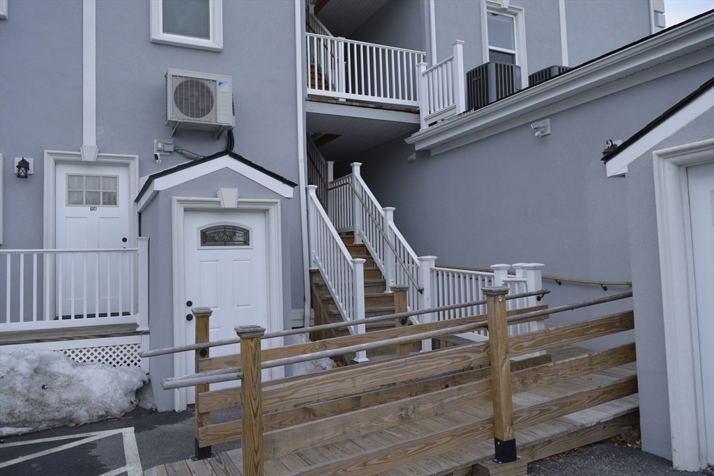 4 bed, 1 bath apartment for rent at 296 Main St Unit 3B, Oxford — photo 33 of 42