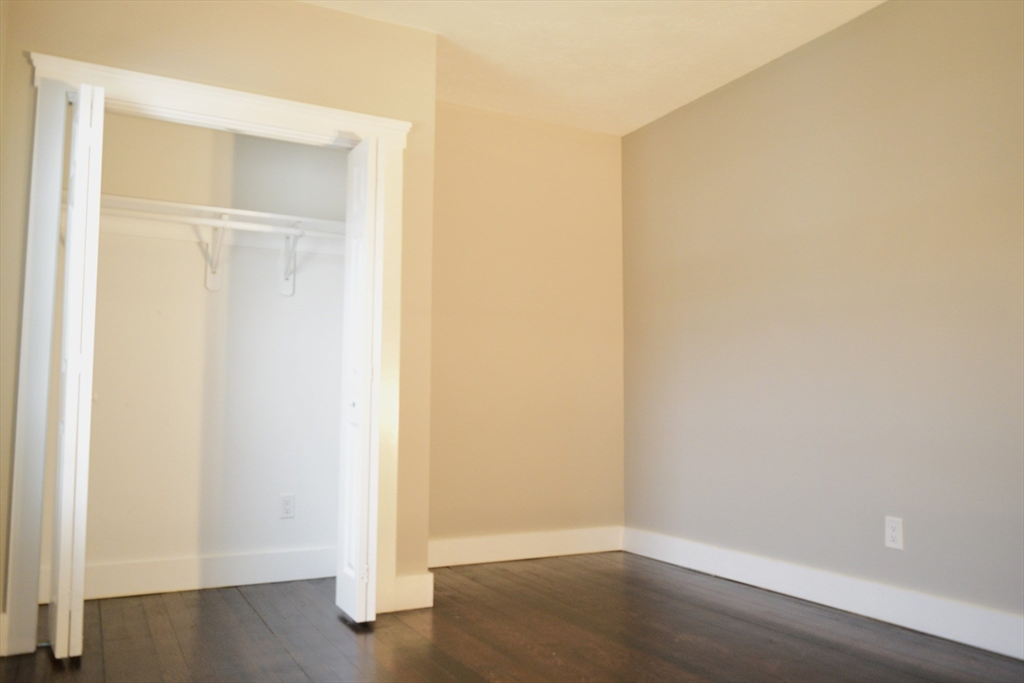 4 bed, 1 bath apartment for rent at 296 Main St Unit 3B, Oxford — photo 18 of 42