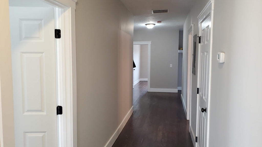 4 bed, 1 bath apartment for rent at 296 Main St Unit 3B, Oxford — photo 12 of 42