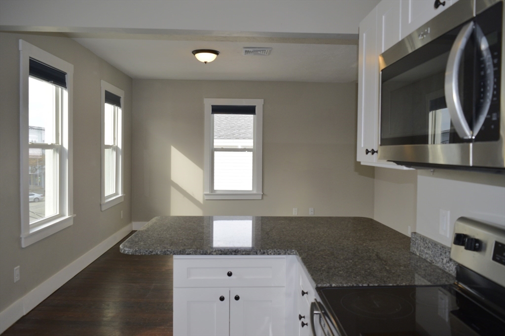 4 bed, 1 bath apartment for rent at 296 Main St Unit 3B, Oxford — photo 8 of 42