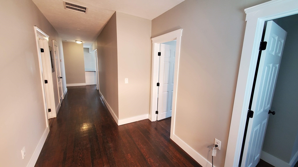 4 bed, 1 bath apartment for rent at 296 Main St Unit 3B, Oxford — photo 14 of 42
