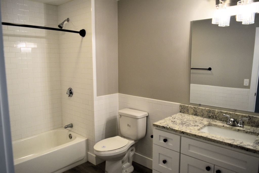 4 bed, 1 bath apartment for rent at 296 Main St Unit 3B, Oxford — photo 20 of 42