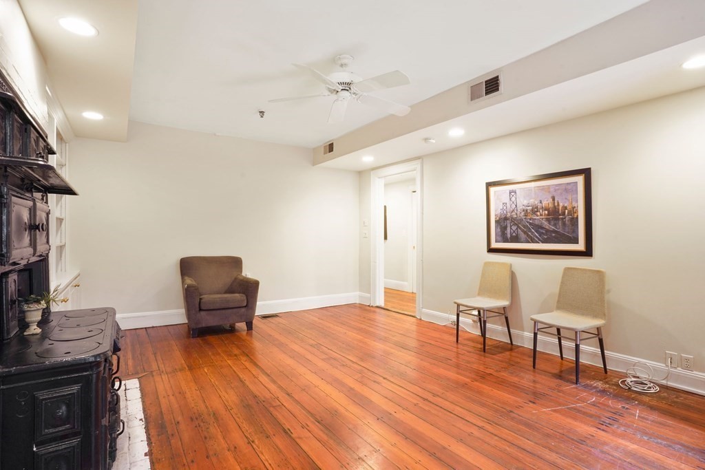2 bed, 1 bath apartment for rent at 296 Marlborough St Unit 1, Back Bay — photo 2 of 23