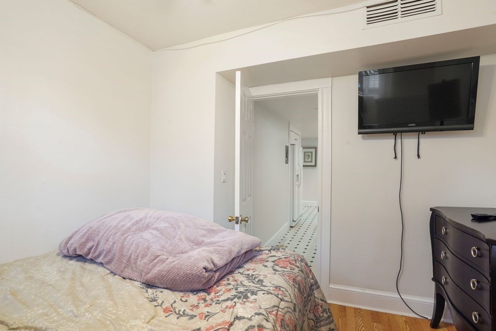 2 bed, 1 bath apartment for rent at 296 Marlborough St Unit 1, Back Bay — photo 8 of 23