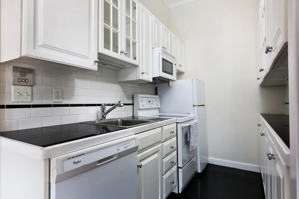 1 bed, 1 bath apartment for rent at 296 Marlborough St Unit 4, Back Bay — photo 2 of 4