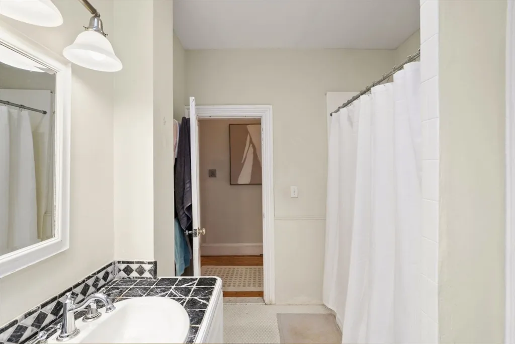 3 bed, 1 bath apartment for rent at 296 Marlborough Unit 6, Back Bay — photo 21 of 23