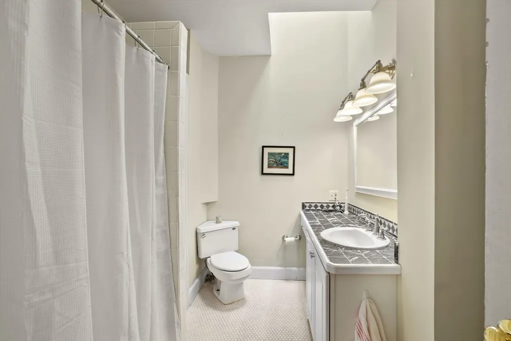 3 bed, 1 bath apartment for rent at 296 Marlborough Unit 6, Back Bay — photo 20 of 23