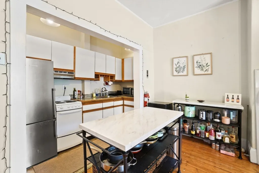 3 bed, 1 bath apartment for rent at 296 Marlborough Unit 6, Back Bay — photo 7 of 23